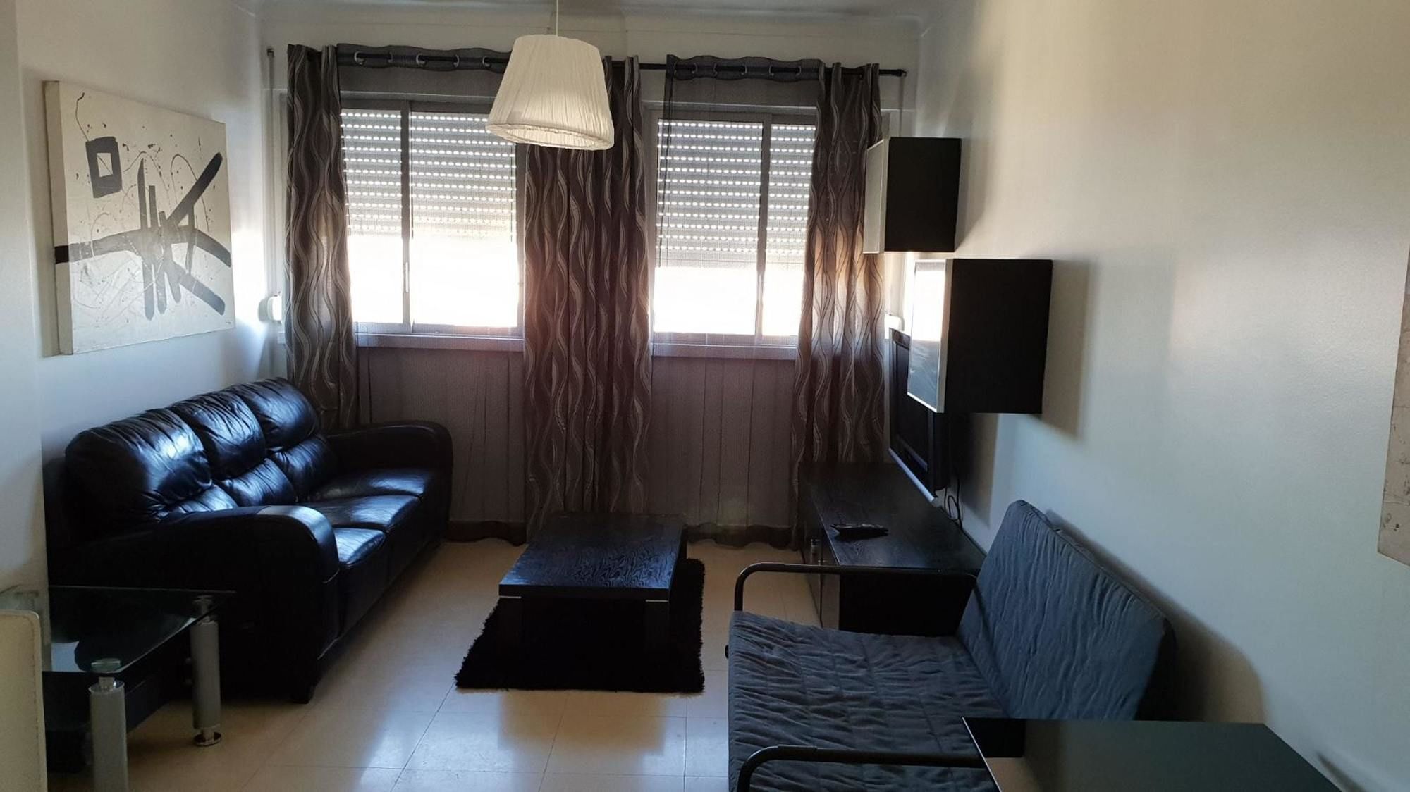 With 3 Bedrooms In Lisboa, With Wifi - 23 Km From The * Lisbon